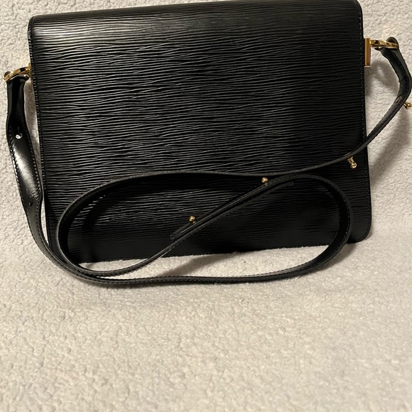 LOUIS VUITTON BICOLOR EPI FRIEDLAND SHOULDER BAG - Picture 3 of 15